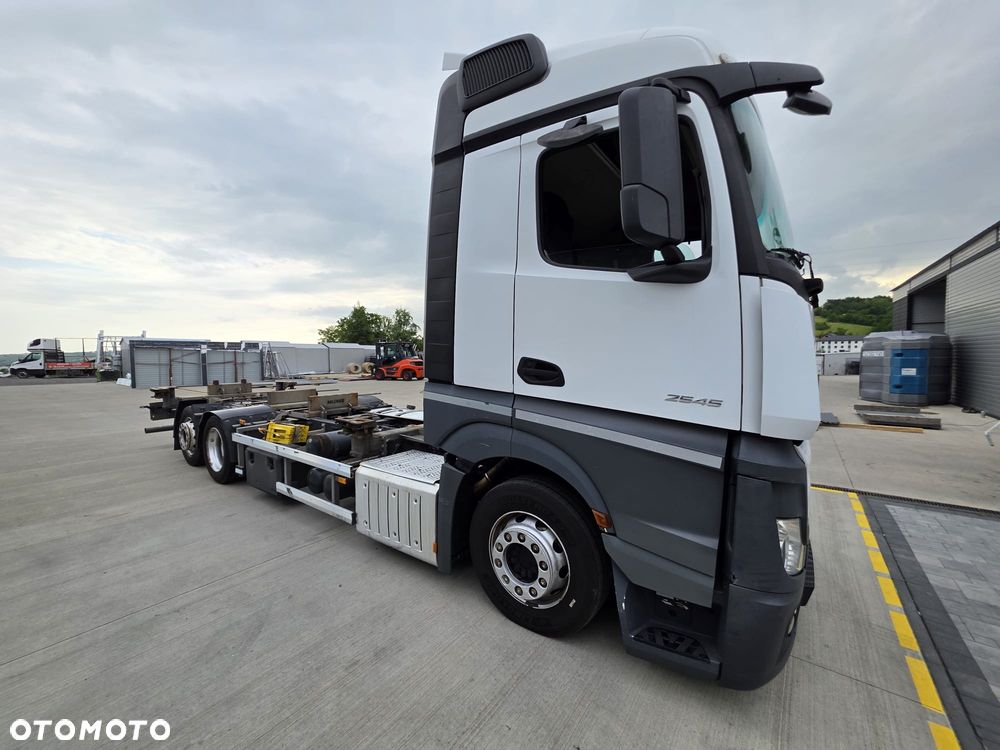 Mercedes-Benz ACTROS - 3
