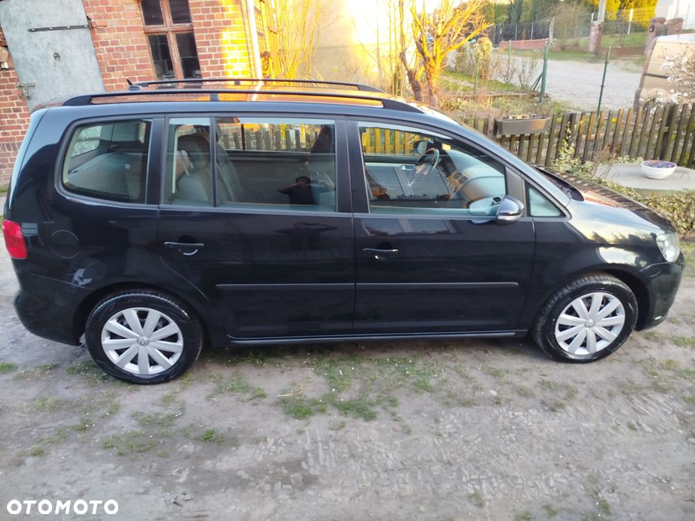 Volkswagen Touran - 10