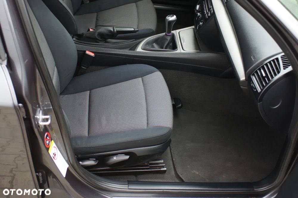 BMW Seria 1 118i - 23