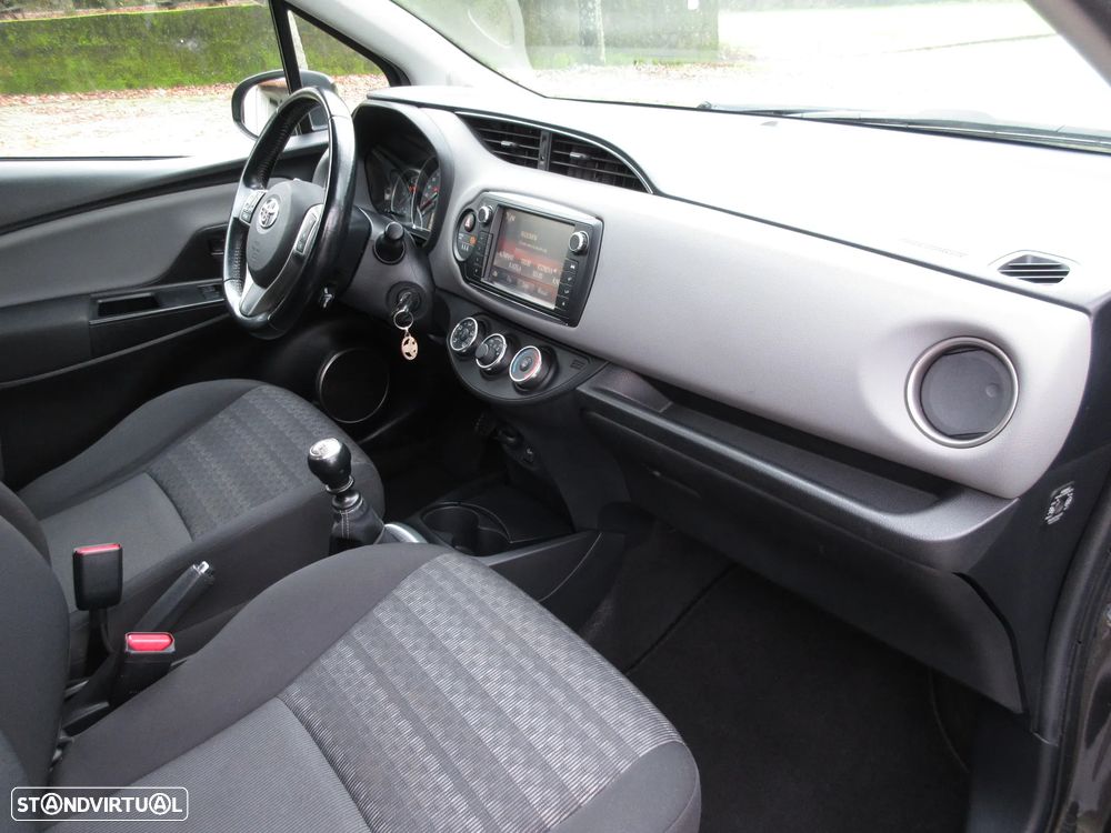 Toyota Yaris 1.4 D-4D Exclusive+P.Techno - 24