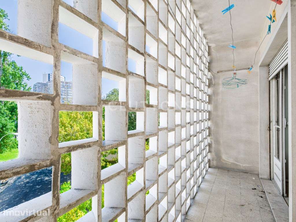 Apartamento no Areeiro, varanda, para remodelação - Grande imagem: 4/27