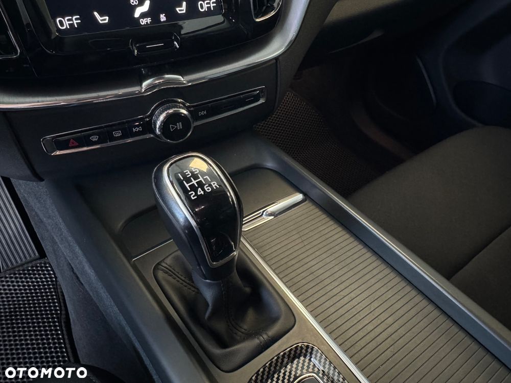 Volvo XC 60 D4 AWD RDesign - 18