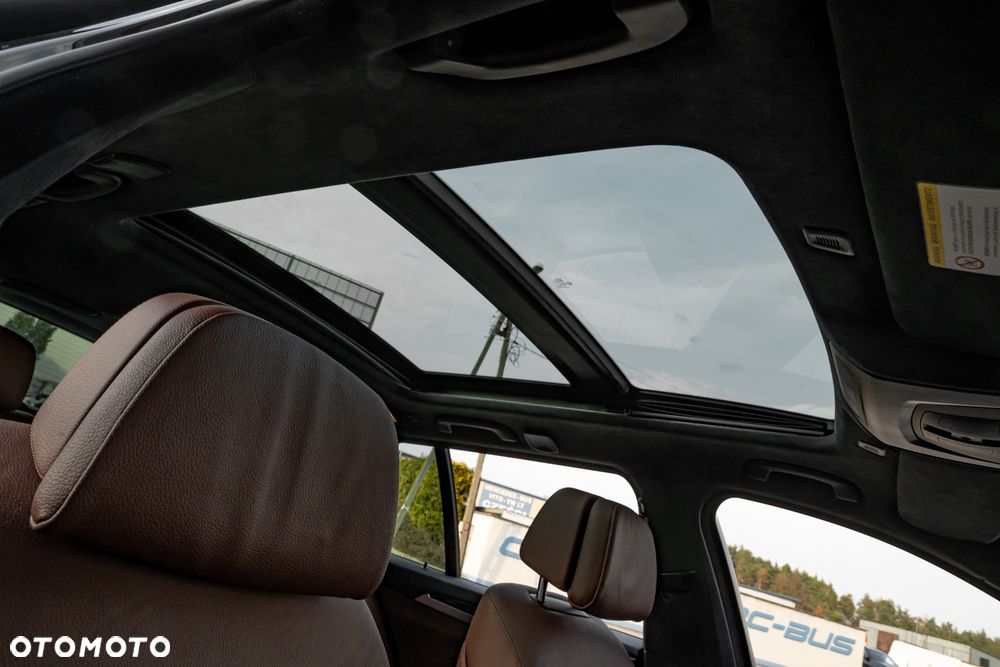 BMW Seria 5 M550d xDrive - 28