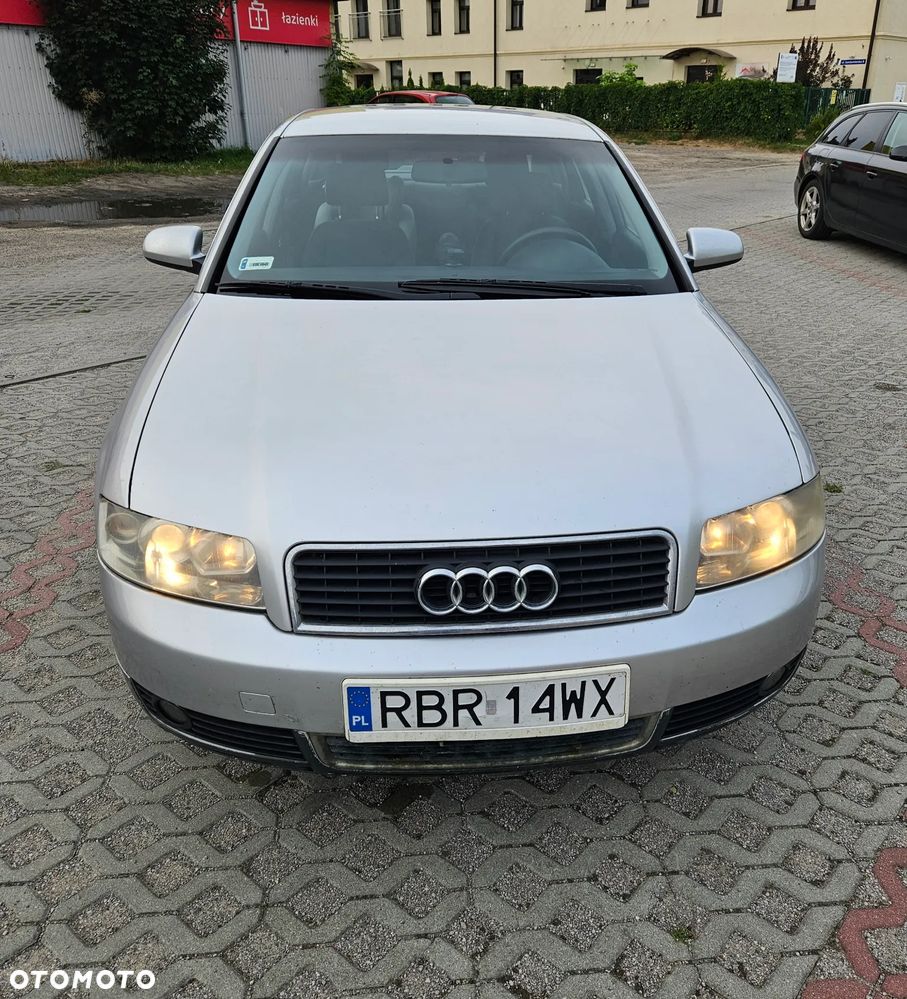 Audi A4 Limousine - 5