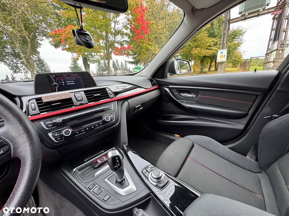 BMW Seria 3 318d DPF Touring Edition Sport - 12