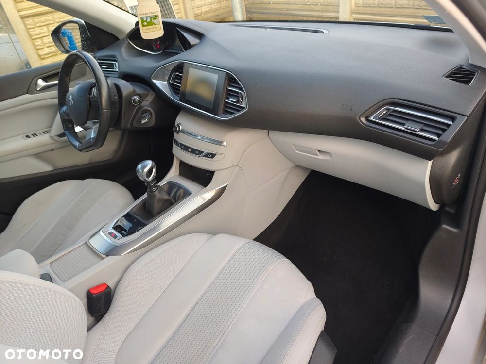 Peugeot 308 1.6 THP Allure - 25