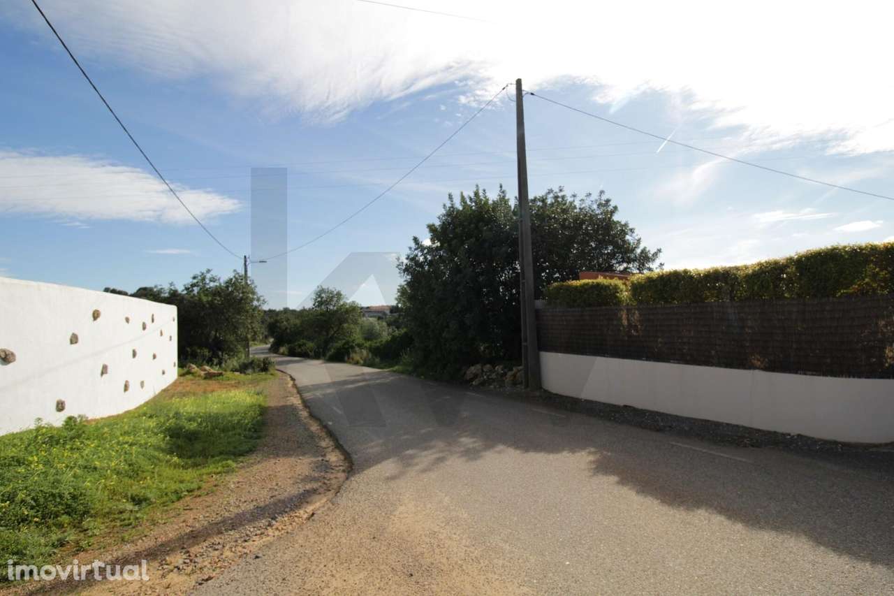 Prédio misto com casa e 9 terrenos rústicos, localizado na zona de Est - Grande imagem: 4/10