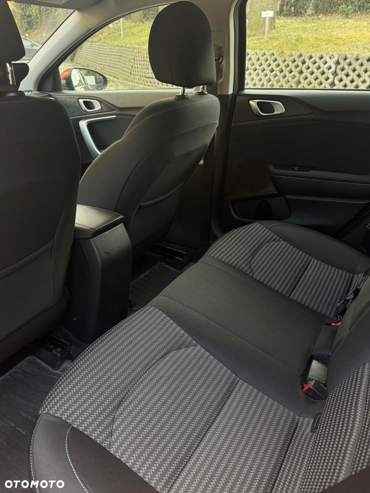 Kia Ceed - 13