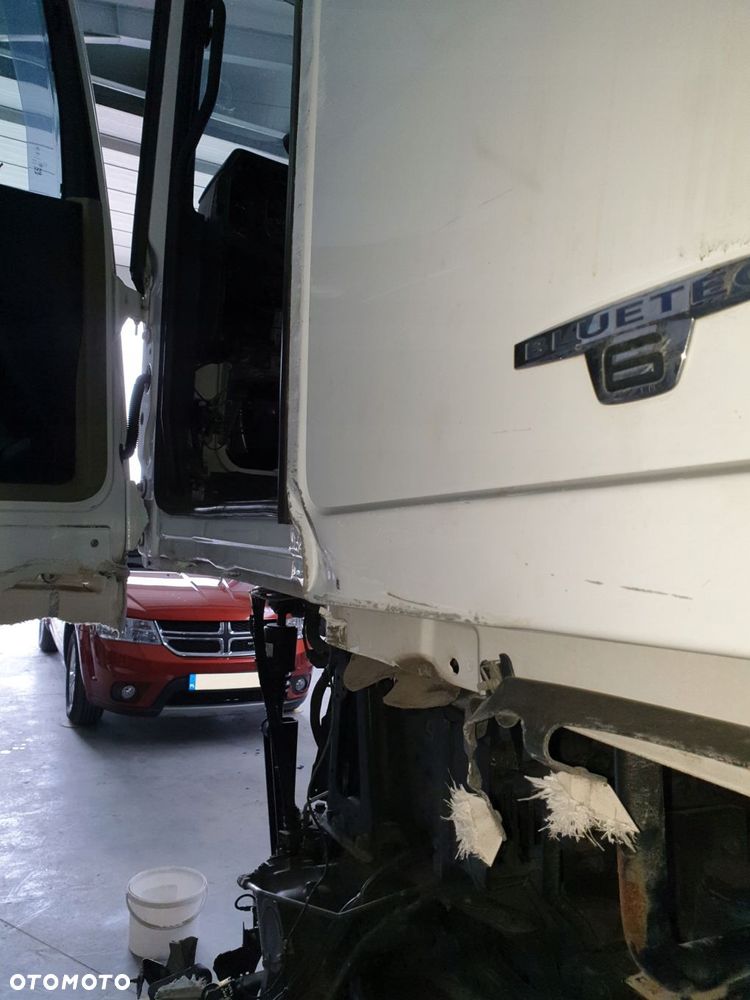 actros mp4 arocs kabina szeroka stream space 2500 goła konstrukcja kabiny - 9