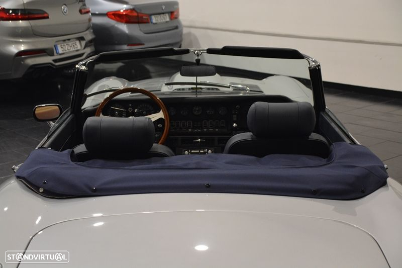 Jaguar E-Type - 32