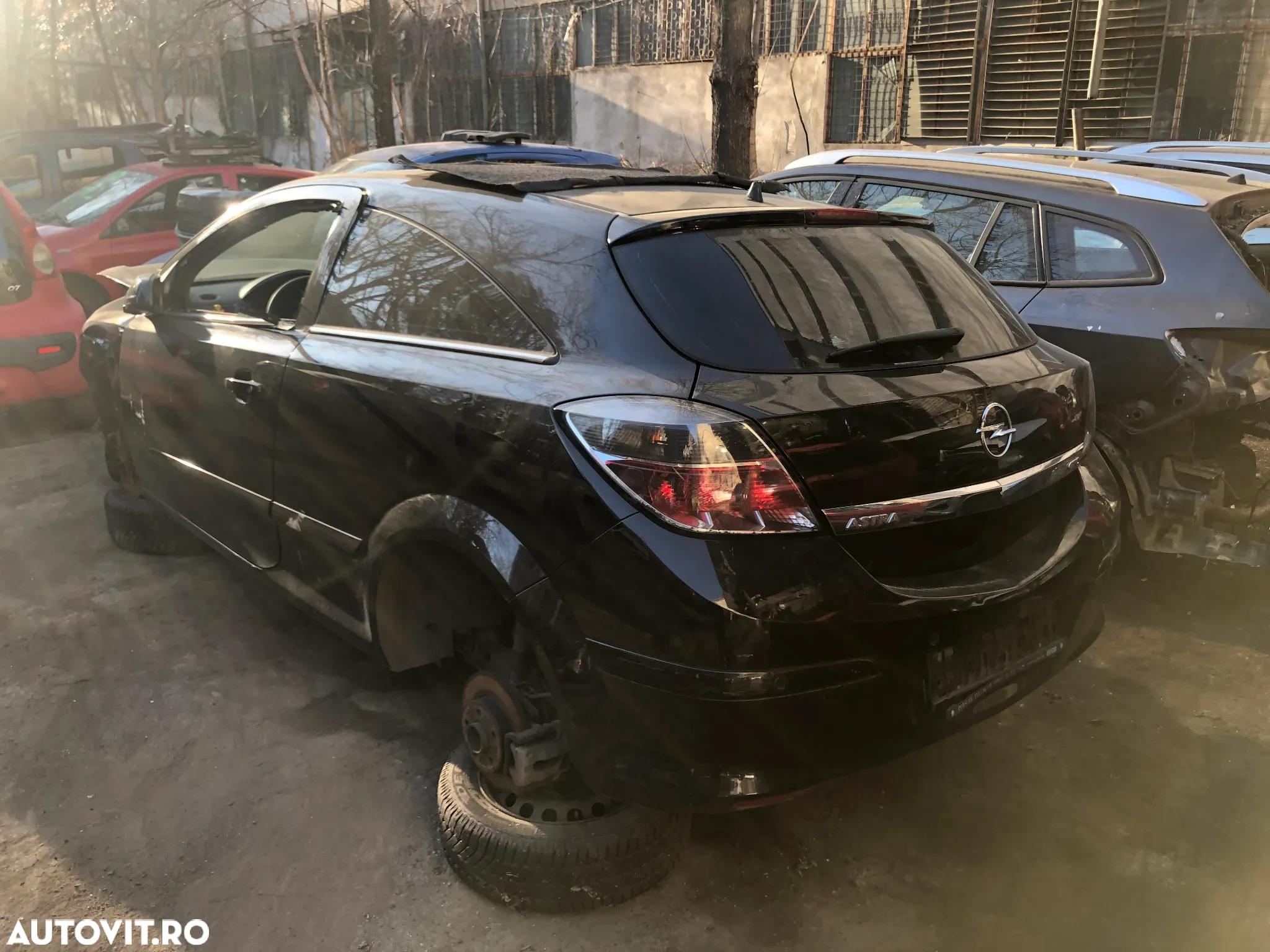 Dezmembrez Opel Astra H GTC 1.7 diesel negru 2008 xenon - 3