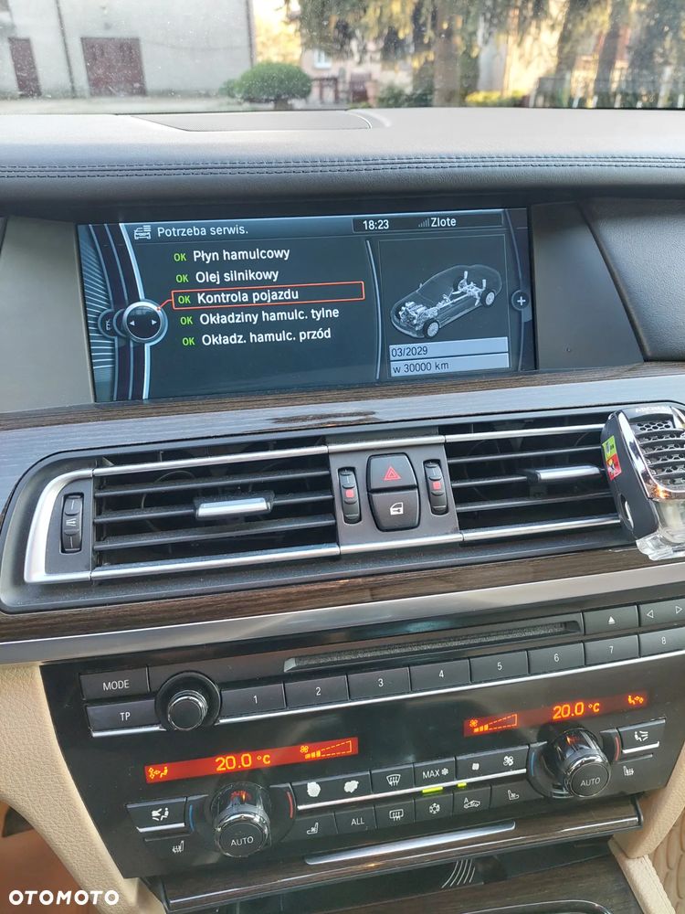 BMW Seria 7 750i L - 23