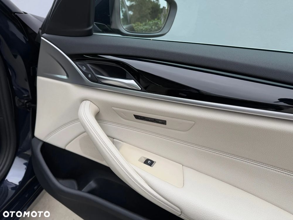 BMW Seria 5 520d - 23