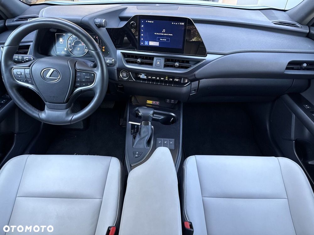 Lexus UX - 12