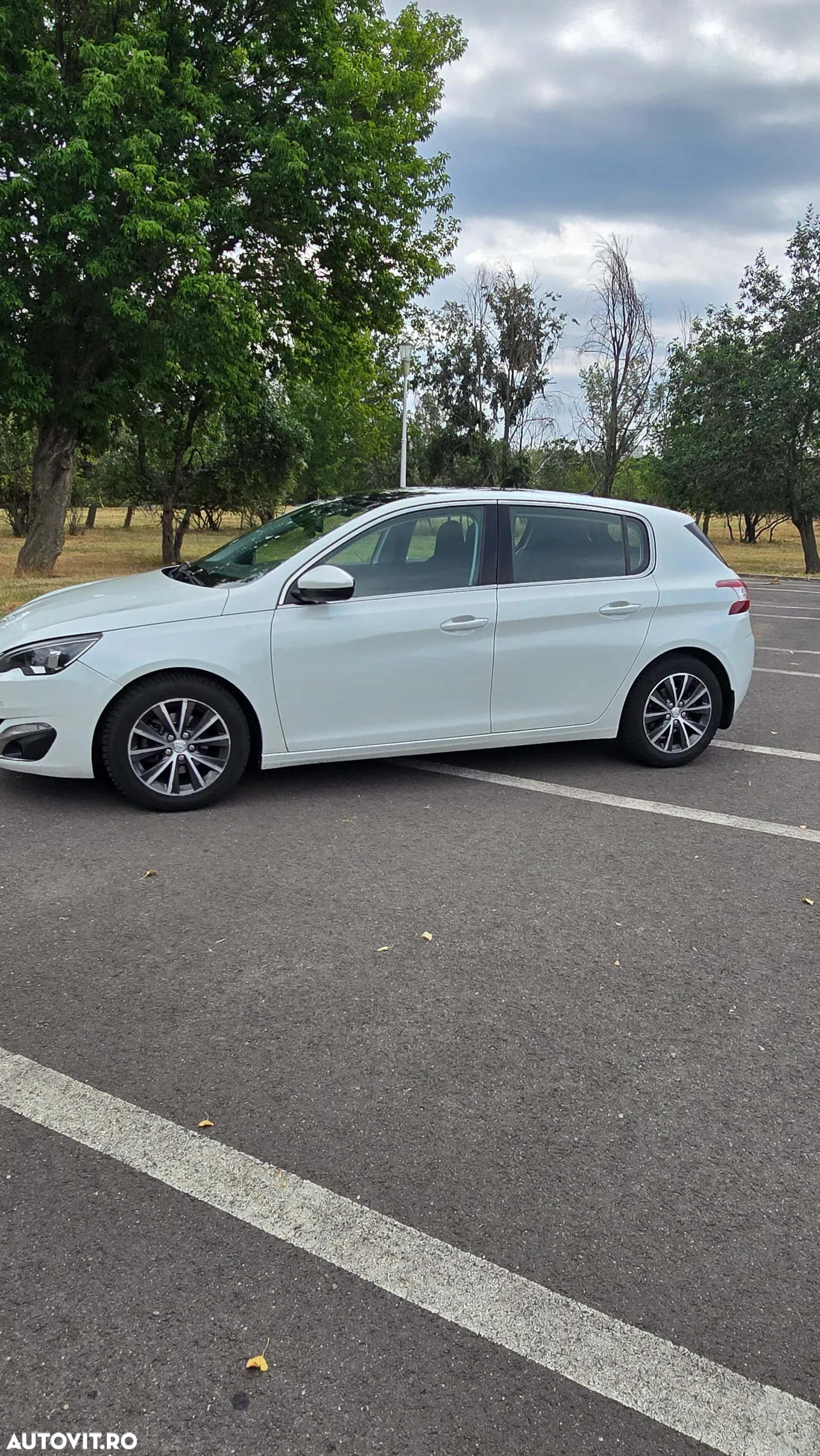Peugeot 308 1.6 e-HDI FAP STT Allure - 10