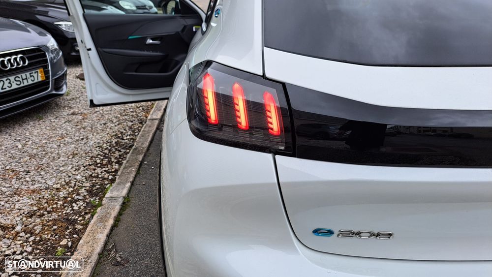 Peugeot e-208 50 kWh Allure - 22