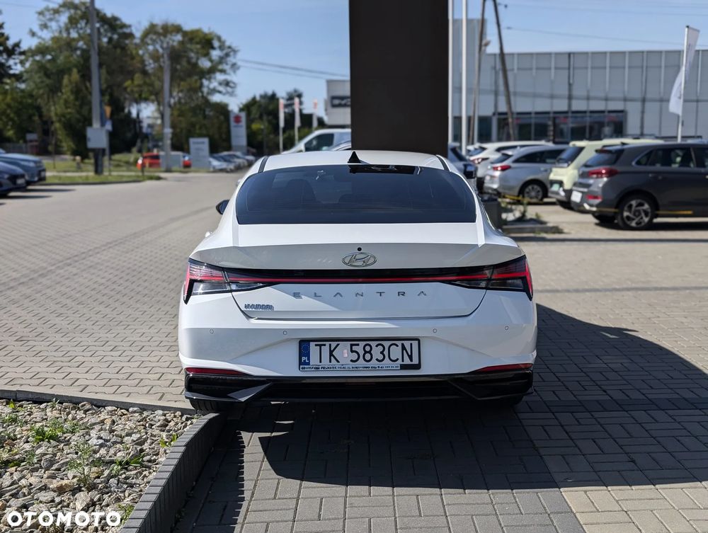 Hyundai Elantra 1.6 Executive - 6