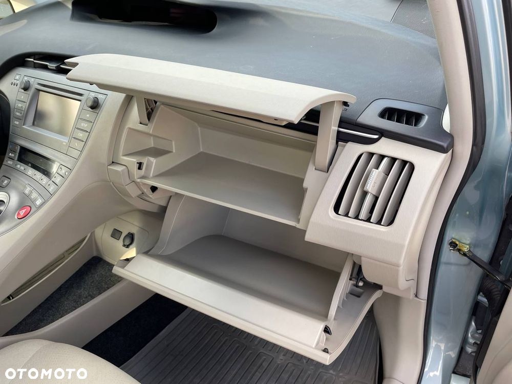 Toyota Prius (Hybrid) Comfort - 11