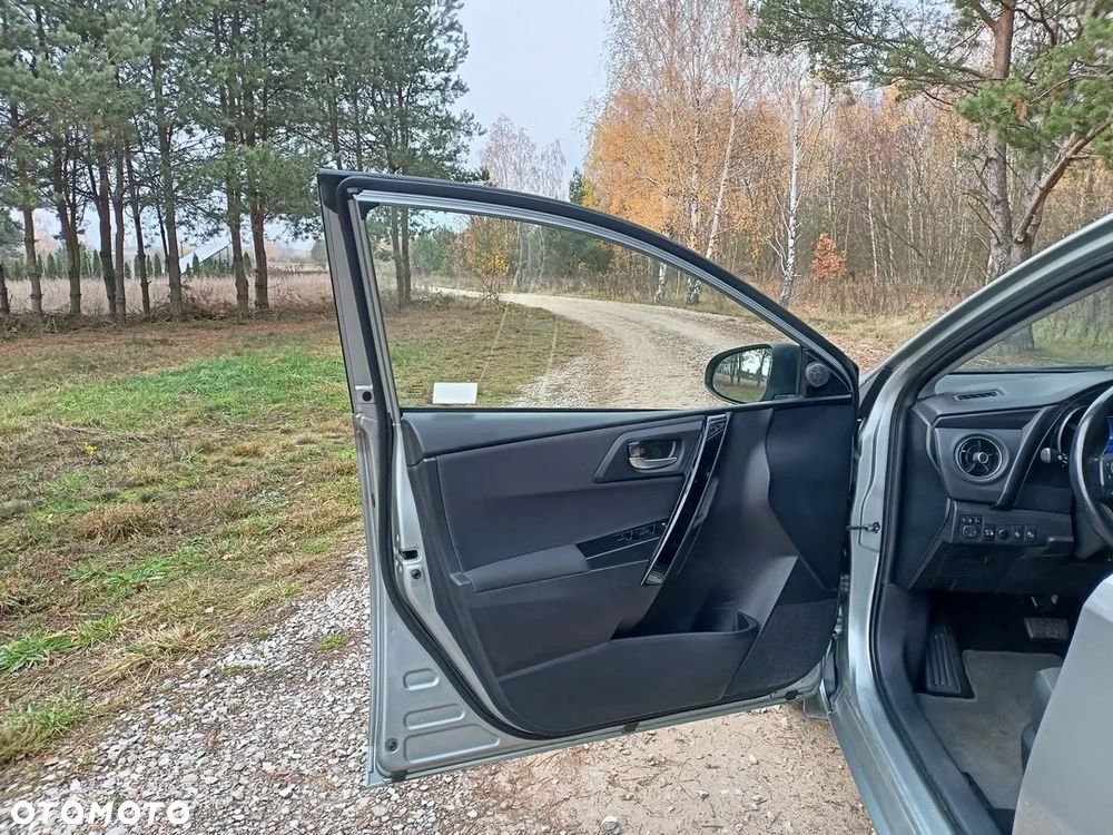 Toyota Auris Hybrid 135 Prestige - 12