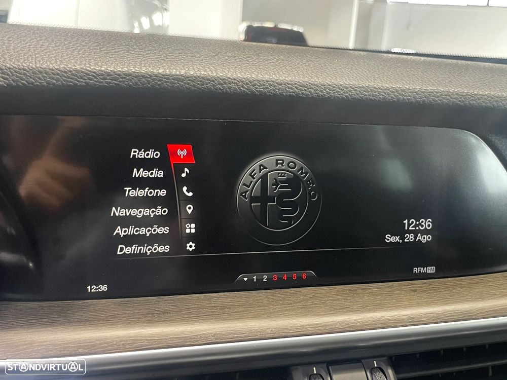 Alfa Romeo Stelvio - 8