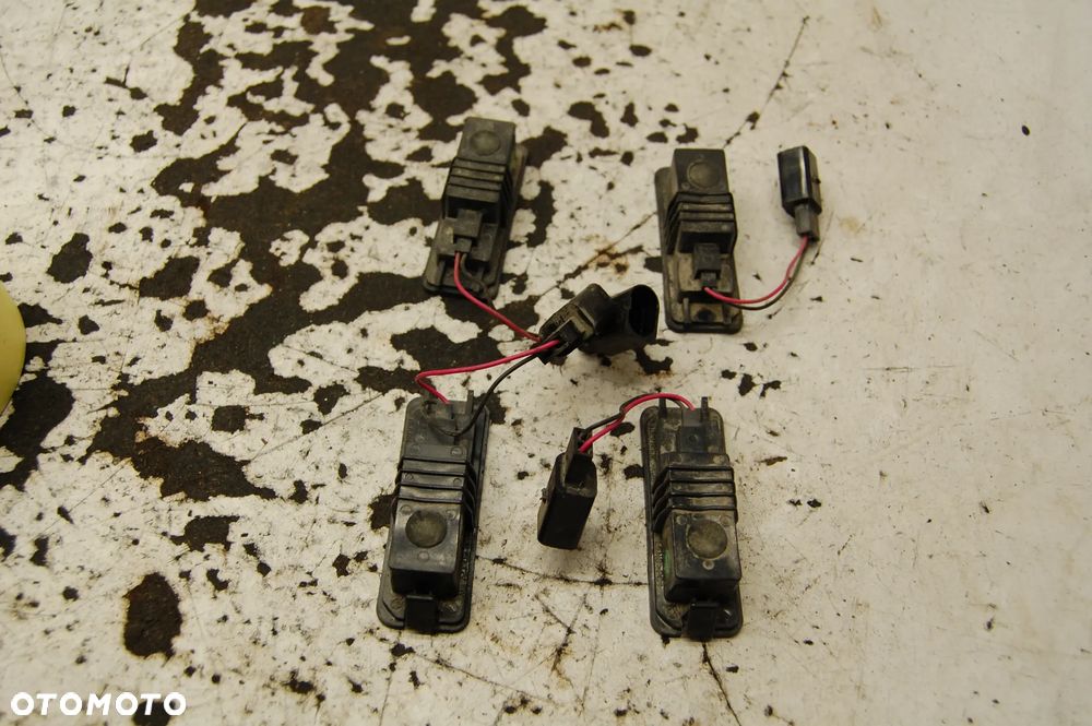 LAMPKA OŚWIETLENIA TABLICY REJESTRACYJNEJ VW PHAETON - 2