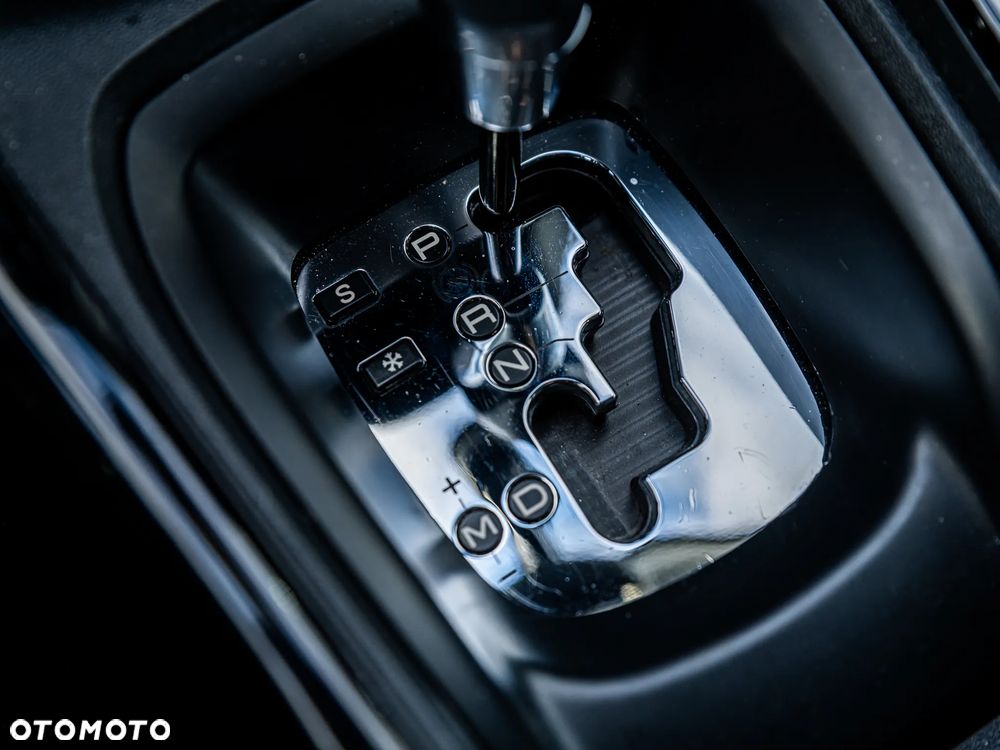 Peugeot 2008 1.2 Pure Tech Allure S&S EAT6 - 34