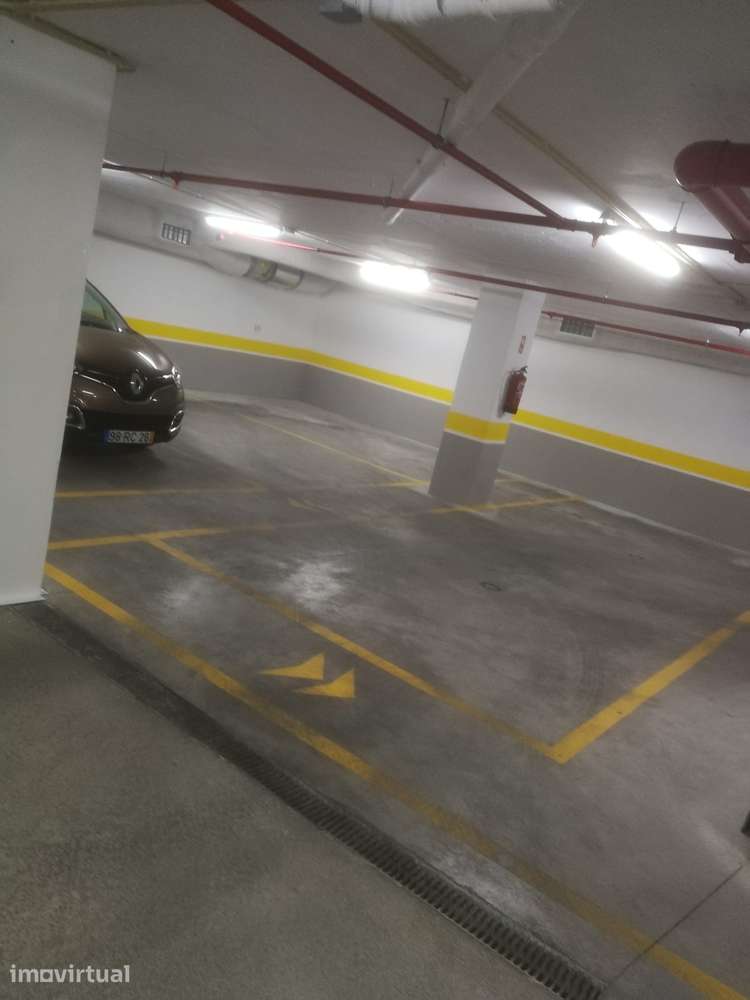 Para Arrendar Lugar de Garagem em rua das Laranjeiras - Grande imagem: 2/6
