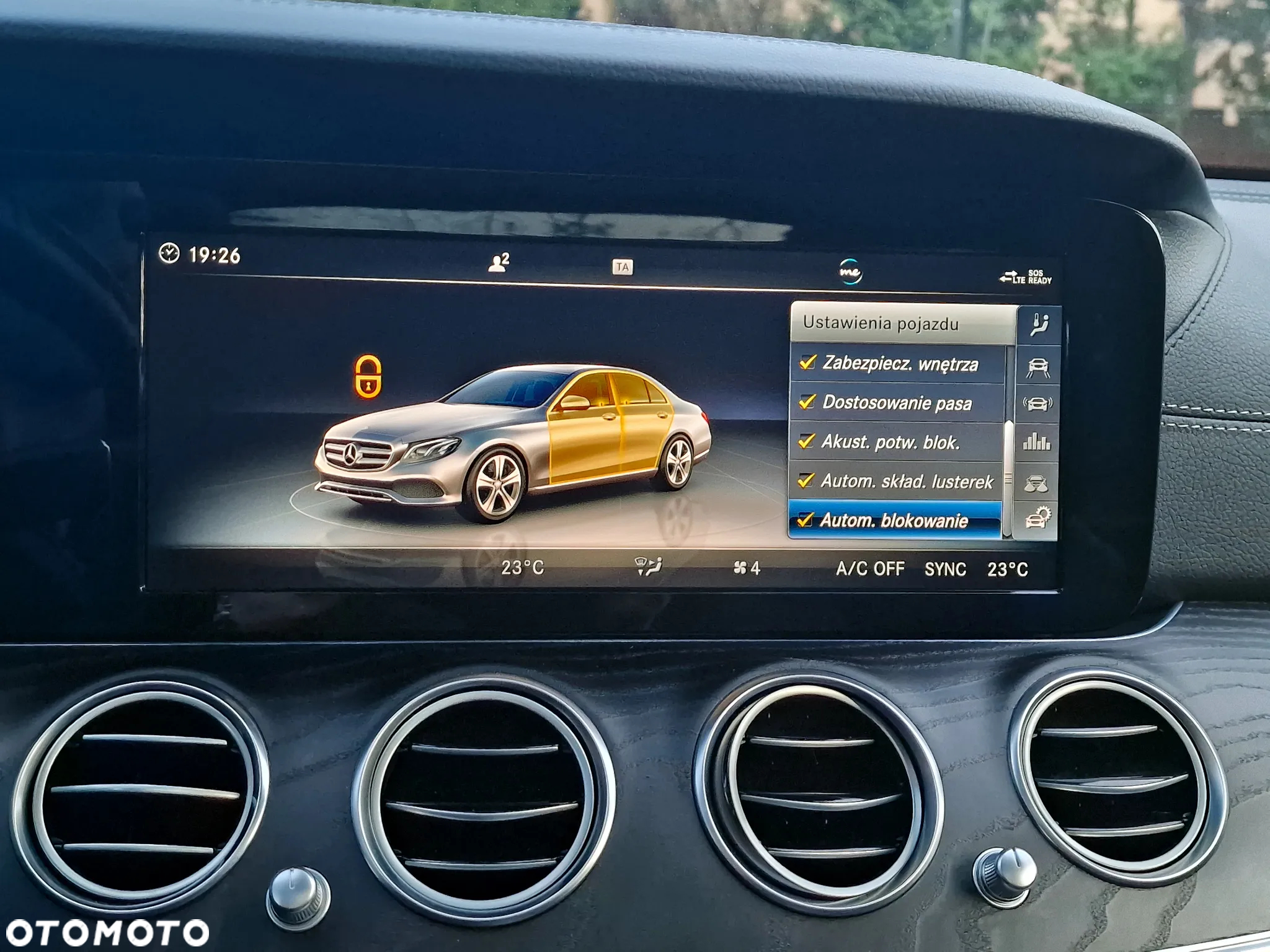 Mercedes-Benz Klasa E 220 d 4-Matic 9G-TRONIC - 30