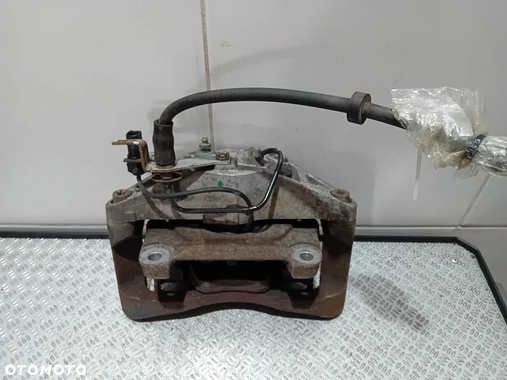 zacisk hamulcowy prawy przód  Audi A4 B7 2.0 TFSI 2007 - 2