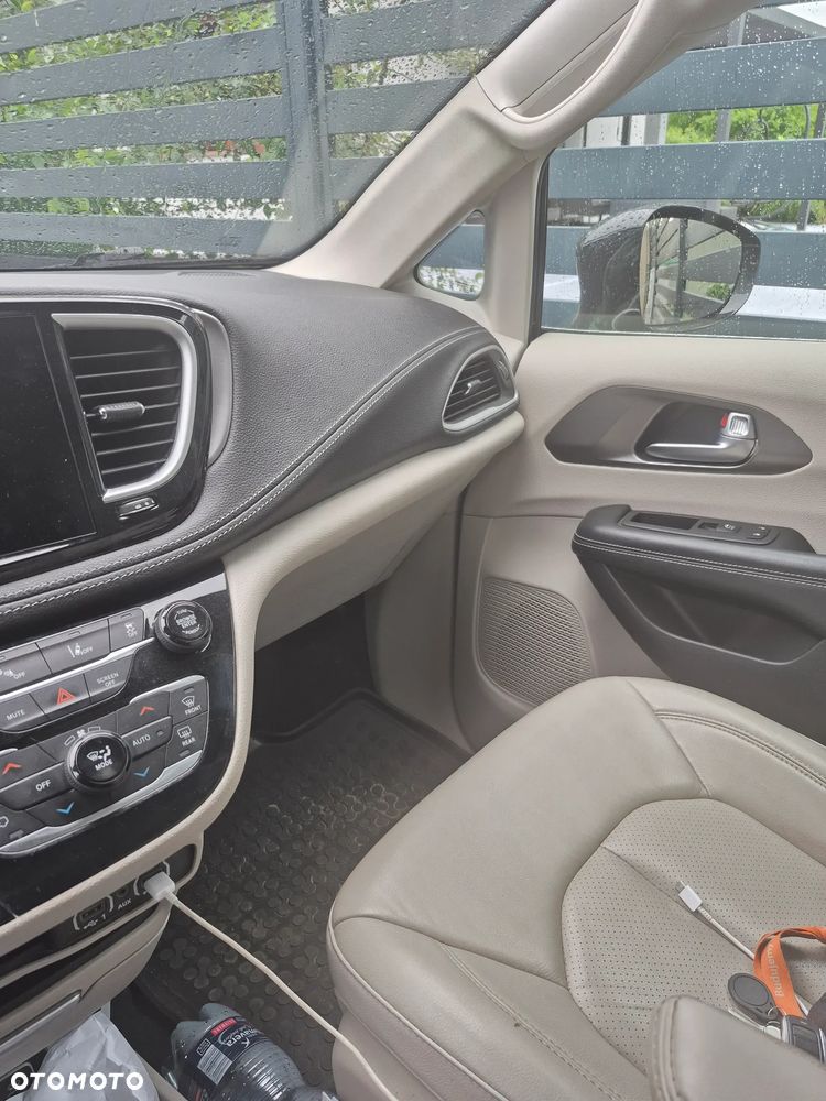 Chrysler Pacifica - 24