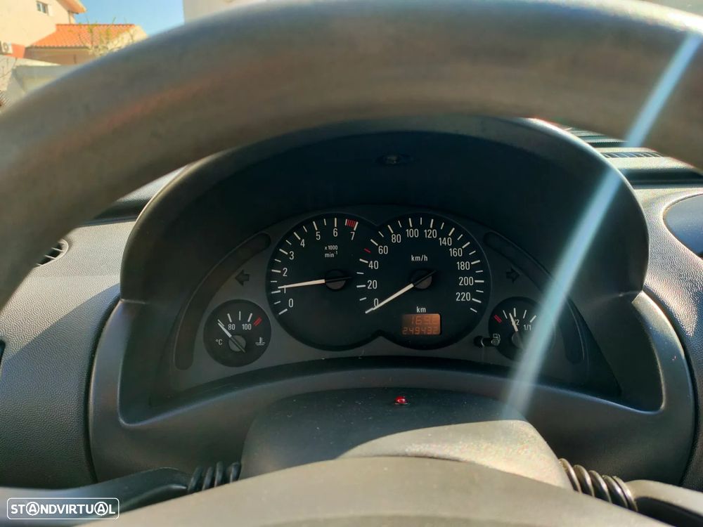 Opel Corsa 1.2 16V Confort - 5