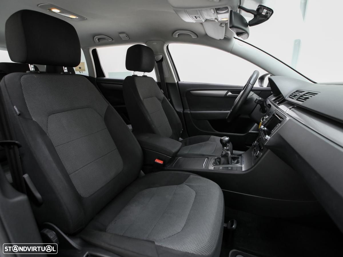 VW Passat Variant - 10