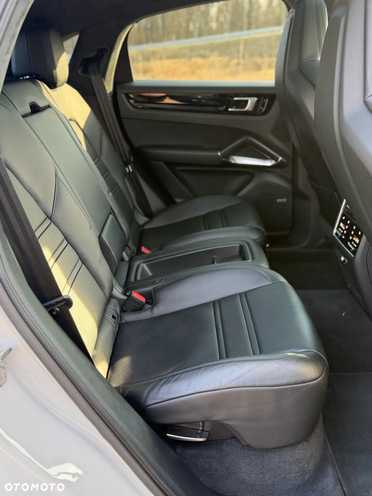 Porsche Cayenne Turbo - 34