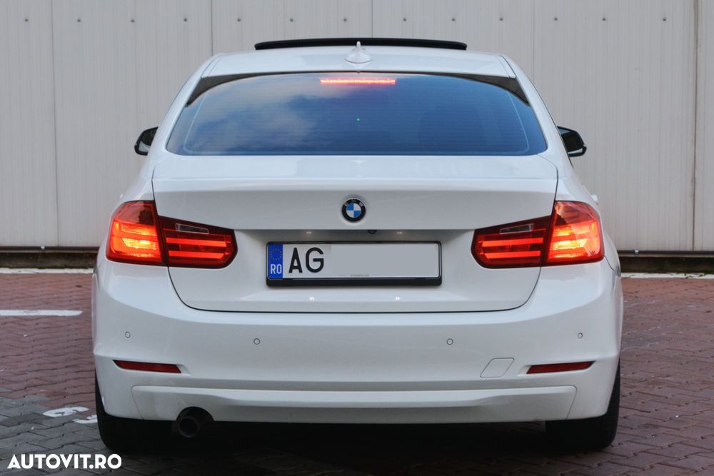 BMW Seria 3 320d Touring Aut. Blue Performance Sport Line - 16