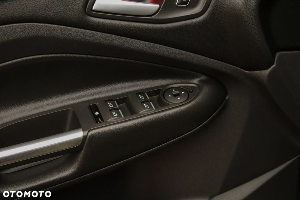 Ford Kuga 2.0 TDCi FWD Titanium - 28