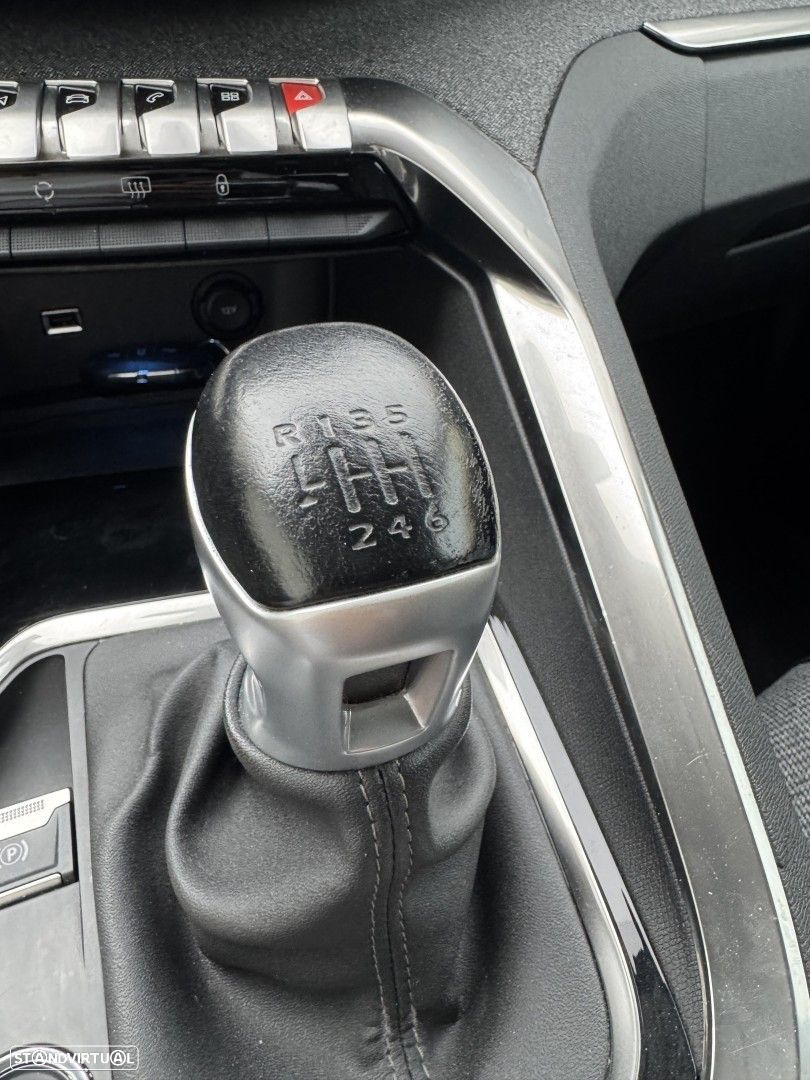 Peugeot 3008 1.2 PureTech Allure - 21