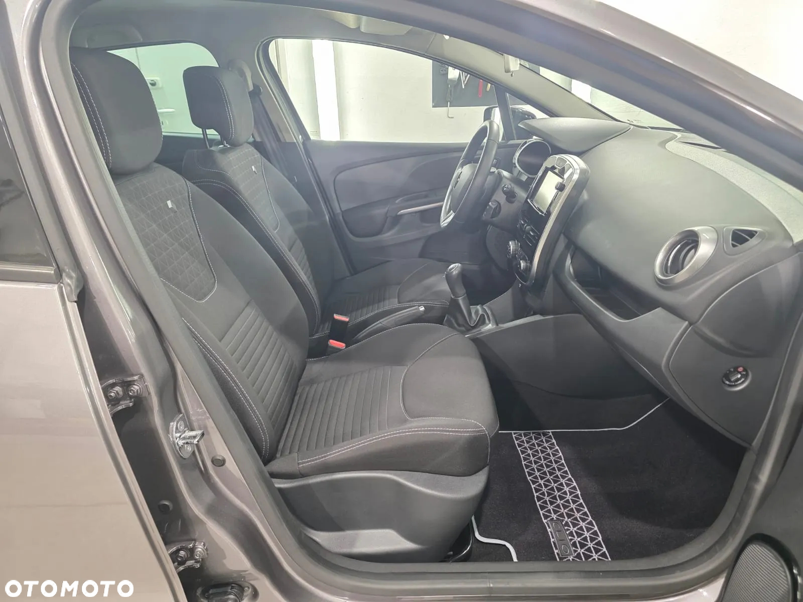 Renault Clio 1.2 16V 75 LIMITED - 39