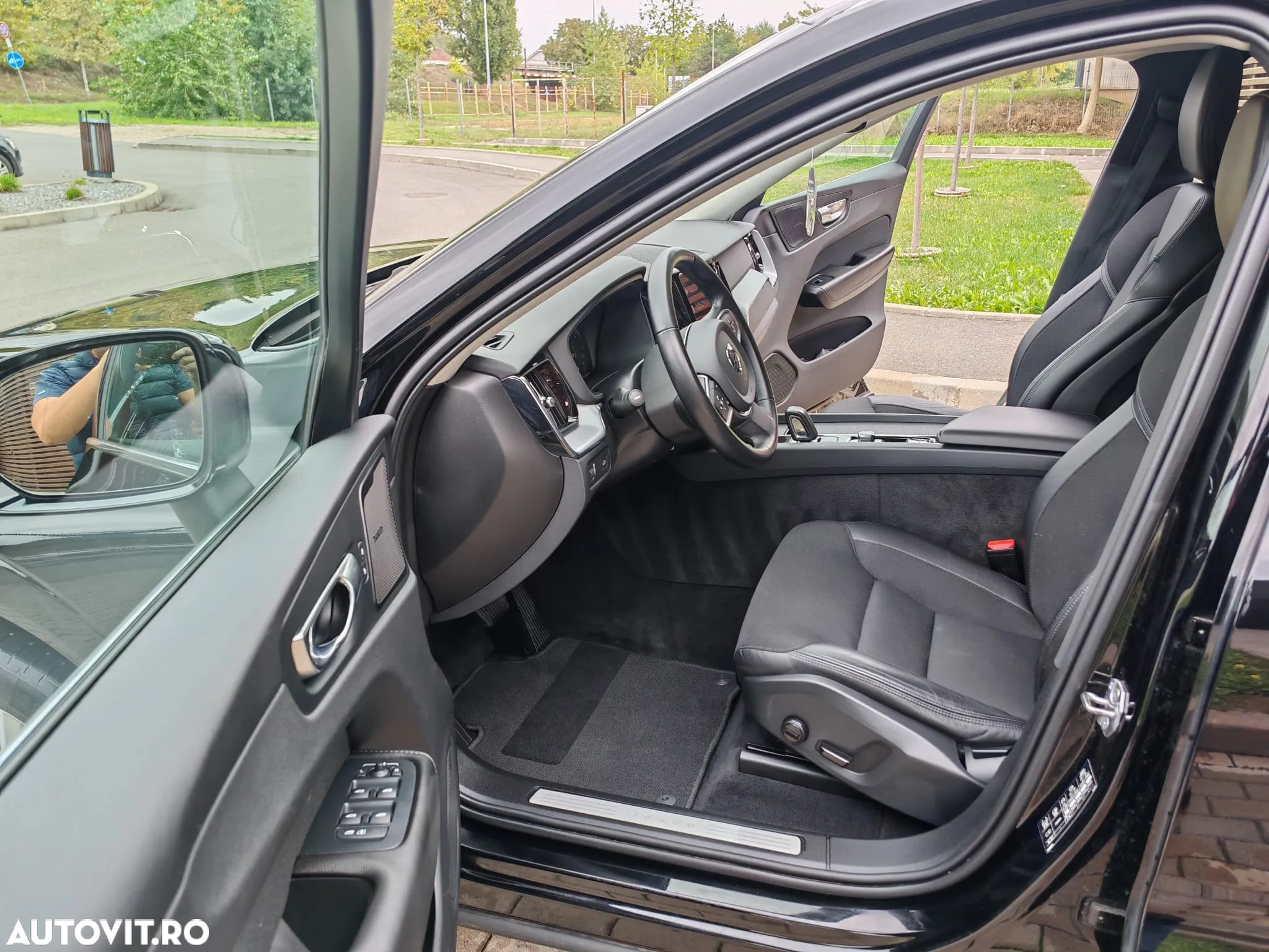 Volvo XC 60 B4 D AWD Geartronic Momentum Pro - 29