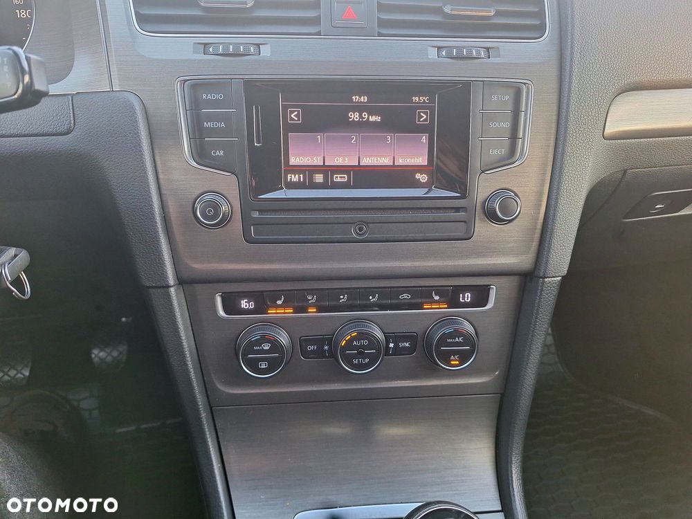 Volkswagen Golf - 25