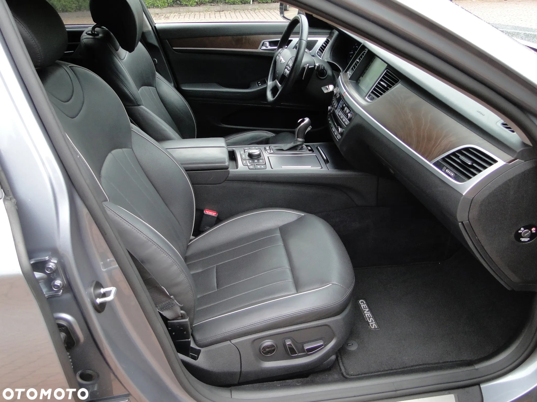 Hyundai Genesis 3.8 V6 GDI - 20