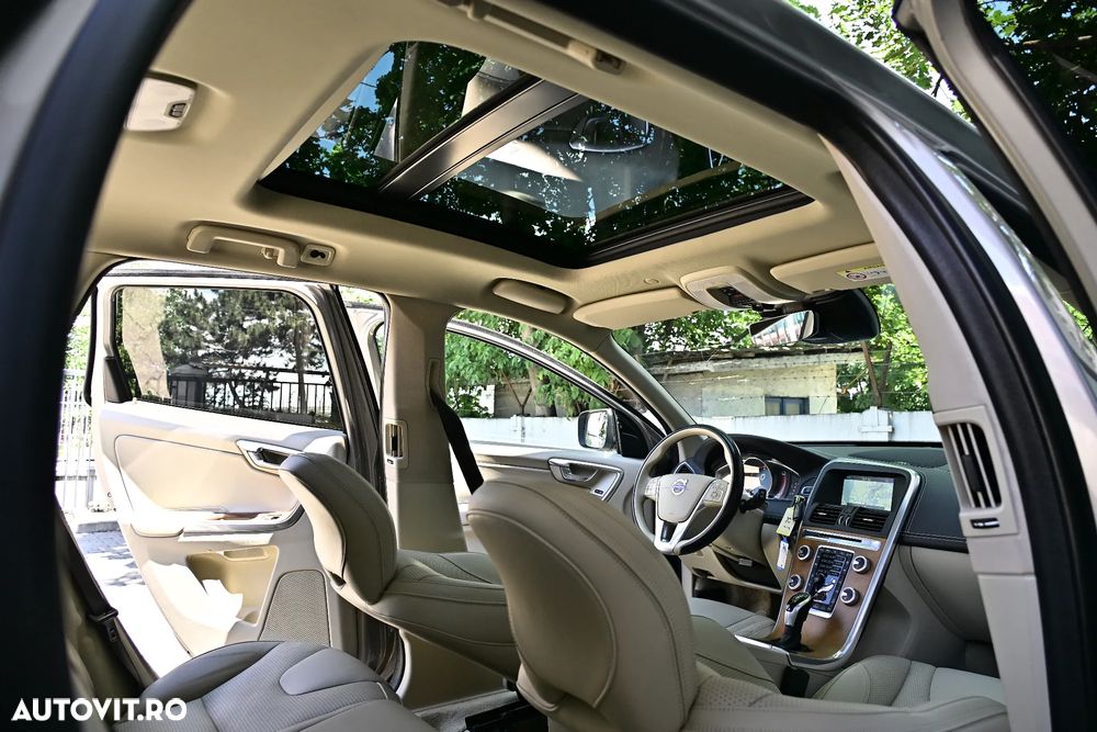Volvo XC 60 D5 AWD Geartronic Summum - 11