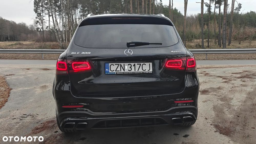 Mercedes-Benz GLC 300 4Matic 9G-TRONIC AMG Line - 14