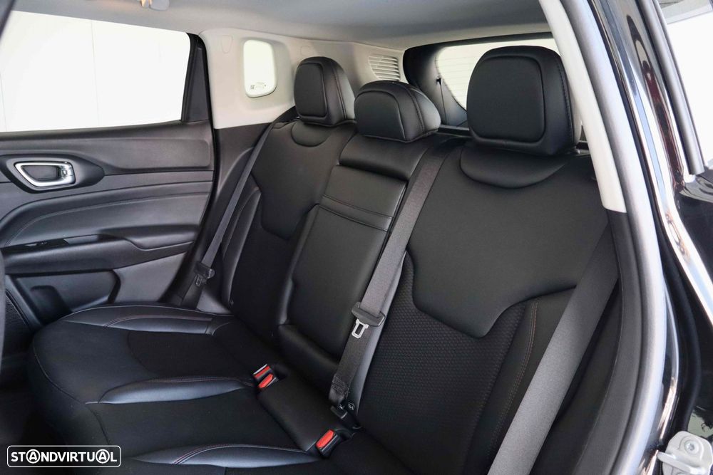 Jeep Compass 1.3 TG Trailhawk - 51