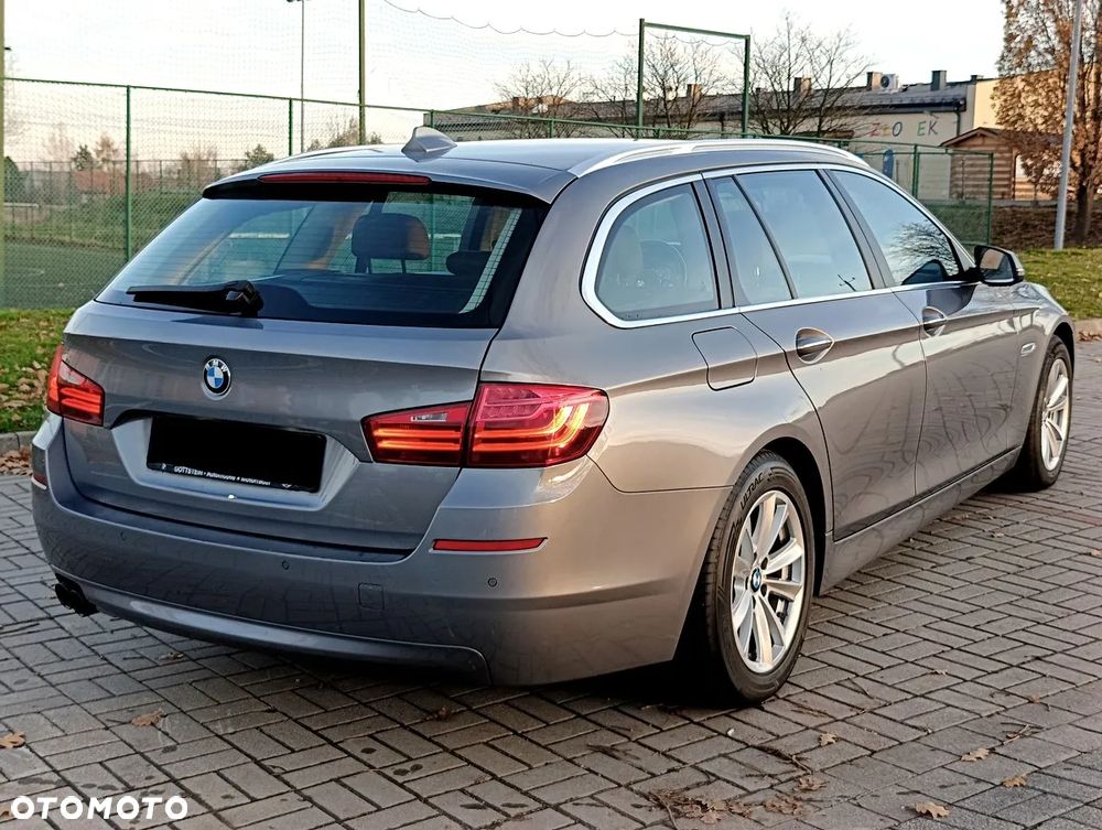BMW Seria 5 525d Sport-Aut Modern Line - 24