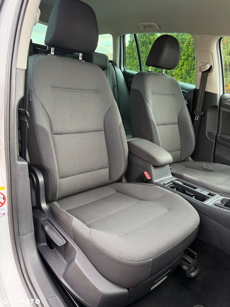 Volkswagen Golf 1.6 TDI DPF Highline - 31