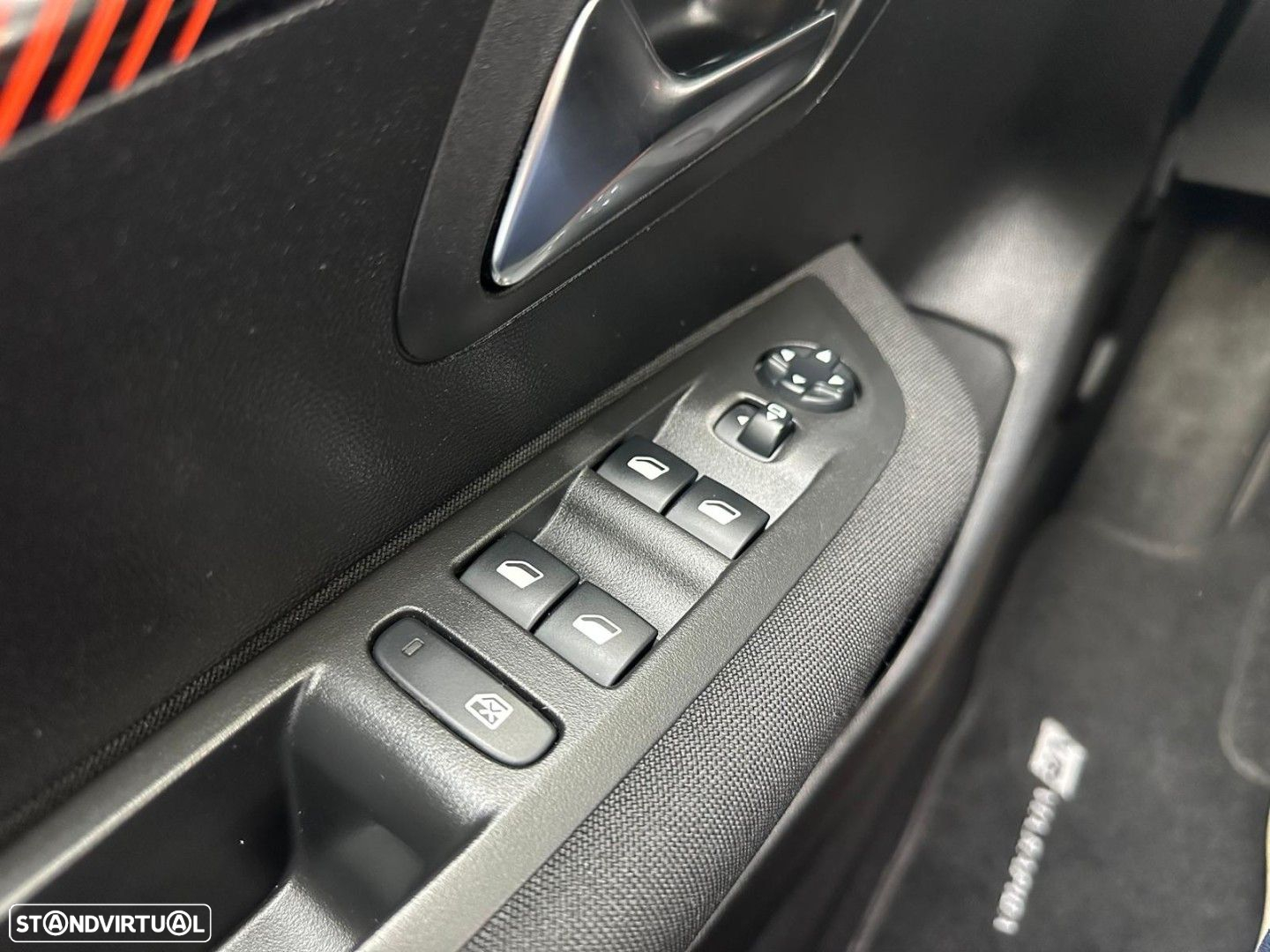 Peugeot 208 1.2 PureTech Active Pack - 39