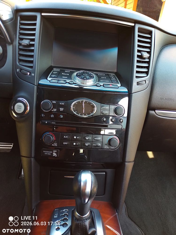 Infiniti QX70 - 16