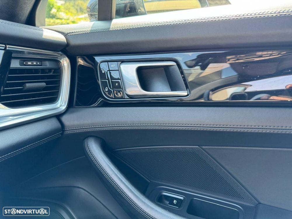 Porsche Panamera 4 S - 46