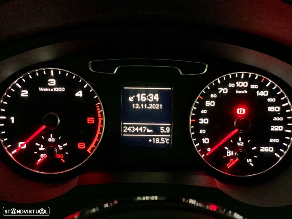 Audi Q3 2.0 TDI S-line - 38