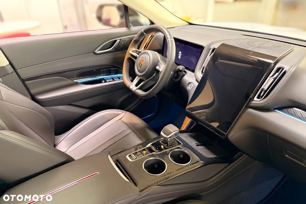 Hongqi HS3 - 5